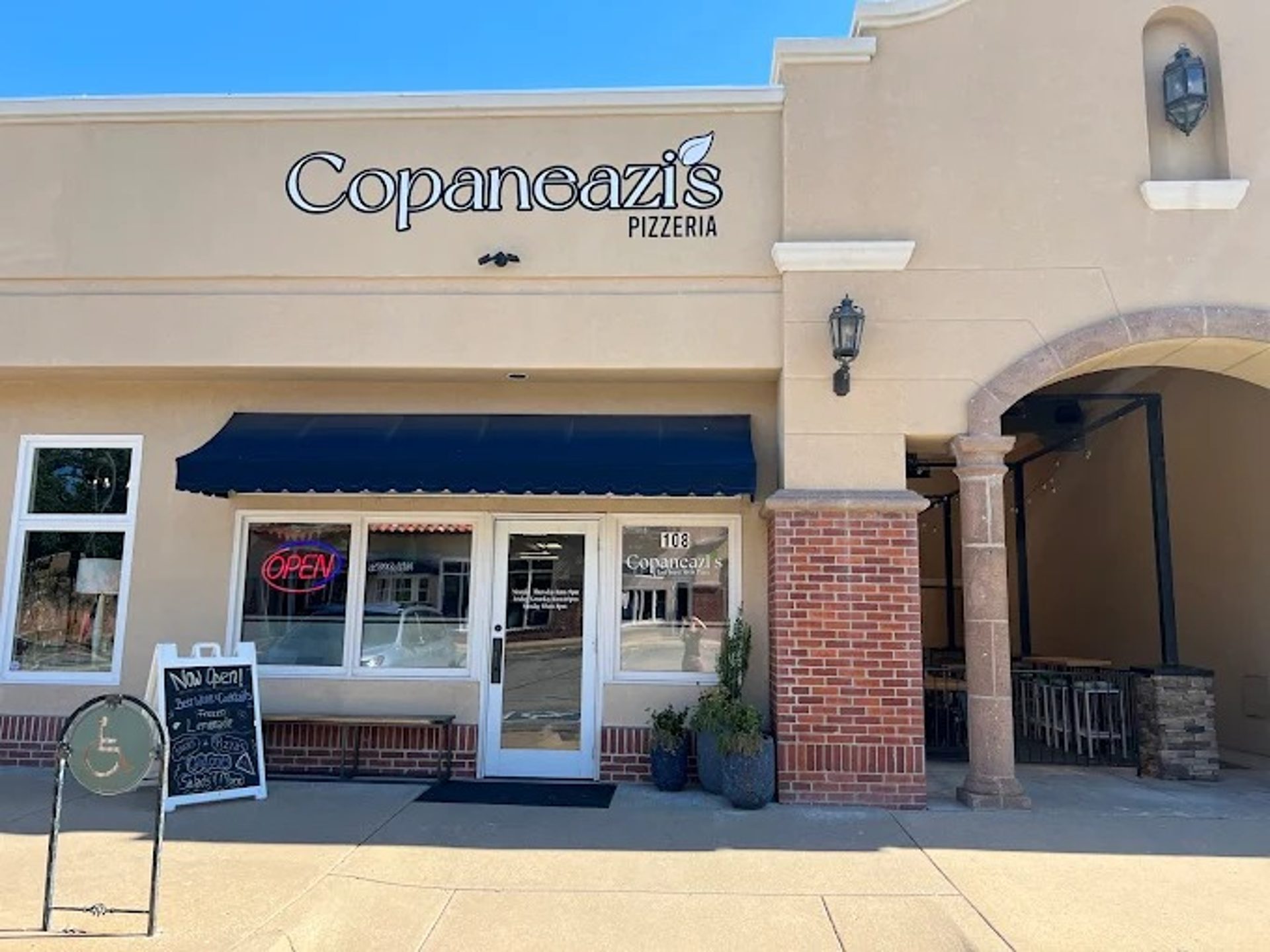 Welcome to Copaneazi’s Pizza South