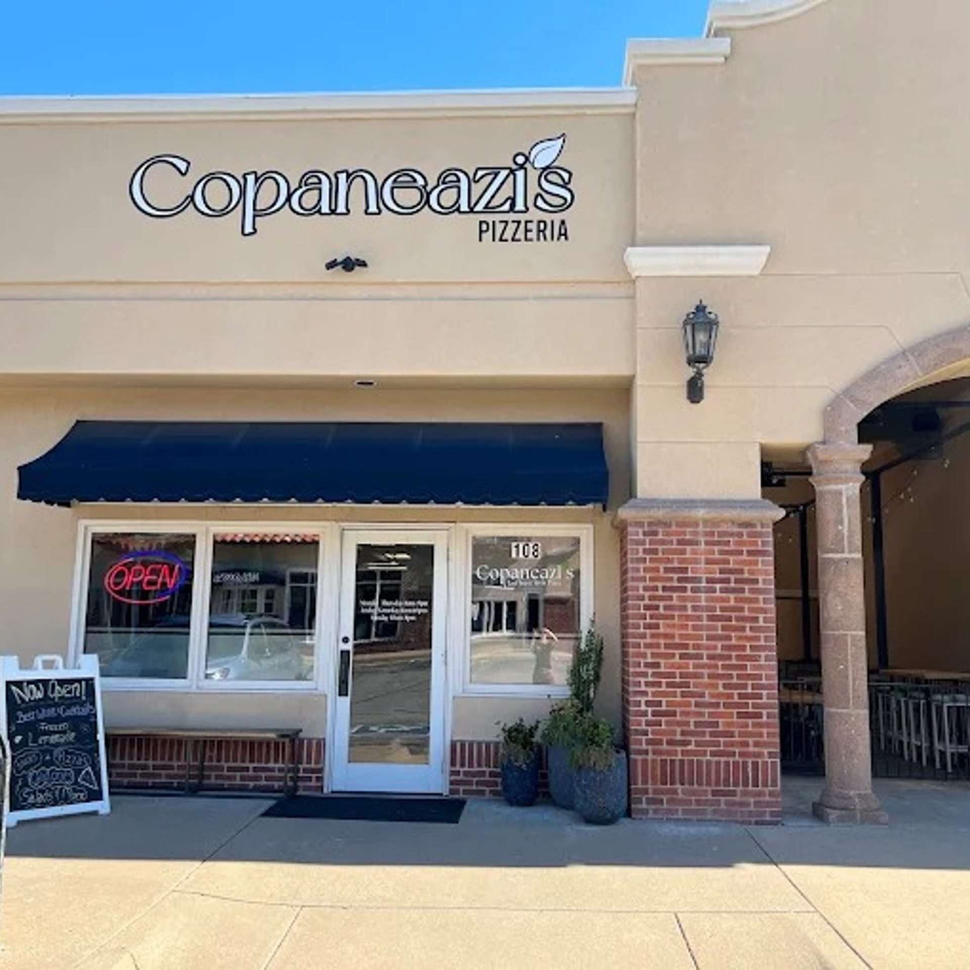 Welcome to Copaneazi’s Pizza South